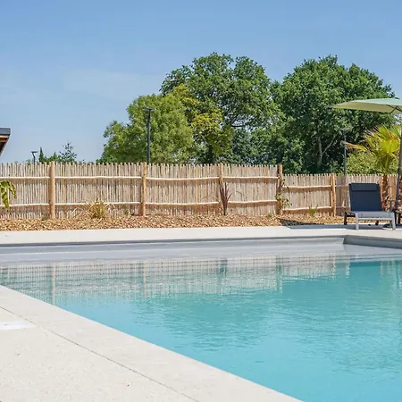 N°22, Piscine Commune, 1