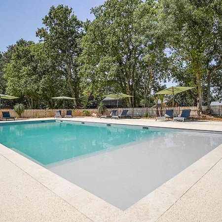 N°22, Piscine Commune, 1 Nesmy