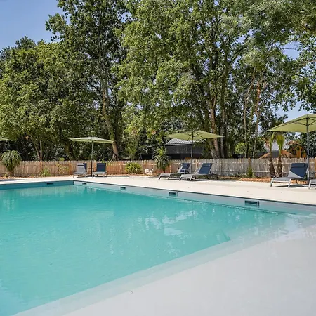 N°22, Piscine Commune, 1 * Nesmy